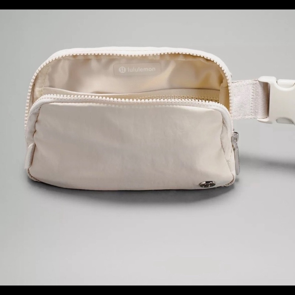 Lululemon everywhere belt bag